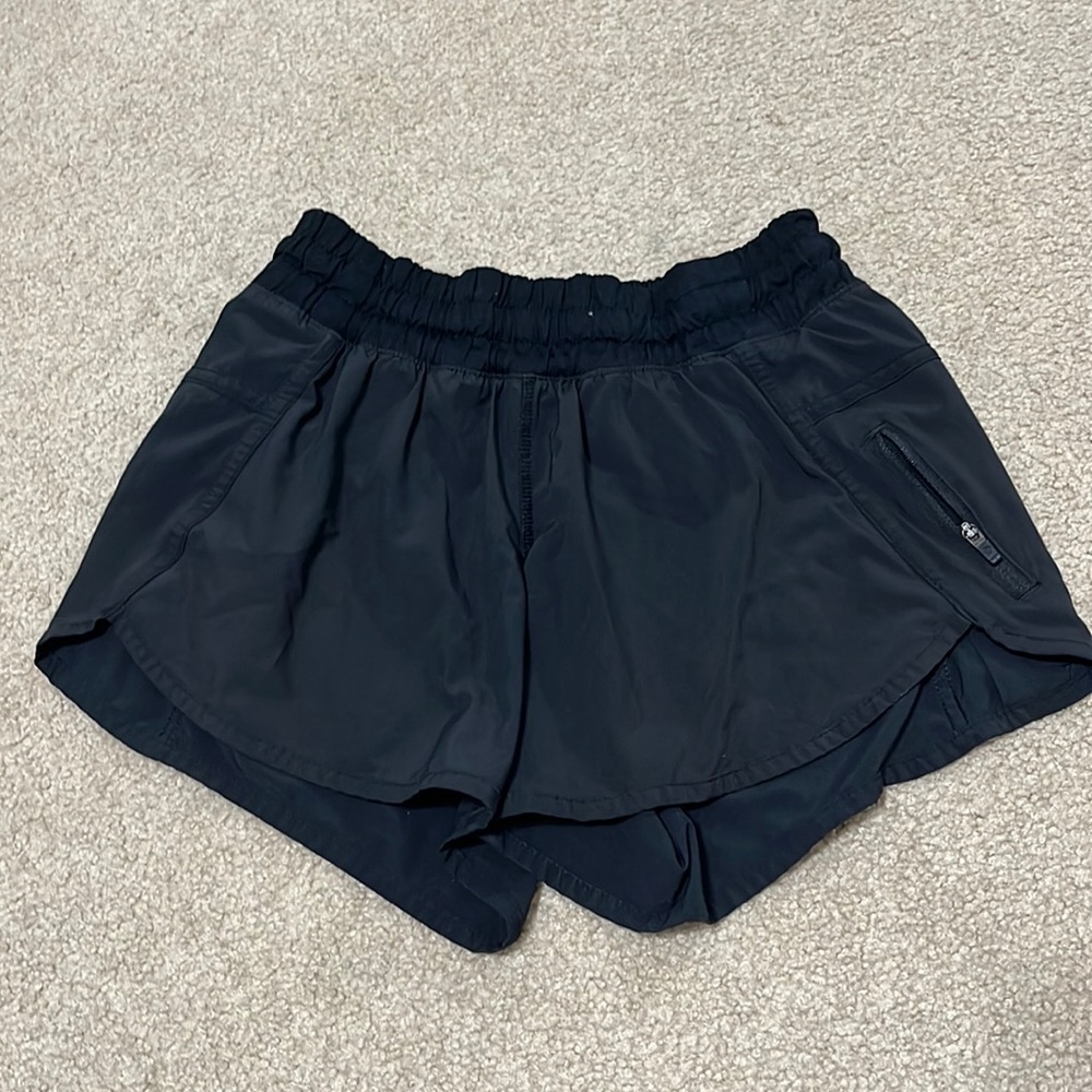 Lululemon size size 4 black shorts good condition